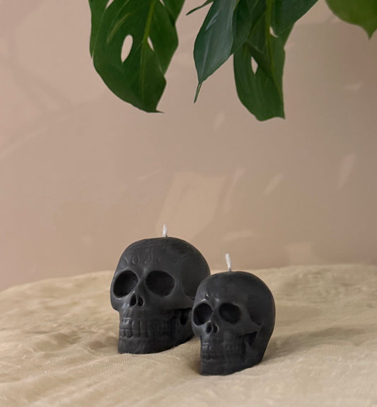 Handgemachte Totenkopf-Kerzen „Gothic Collection" – Detailreiche Sojawachs-Kerzen für Halloween & Gothic-Liebhaber