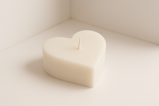 Handgemachte Herz-Kerzen „Pure Love Collection" – Romantische Sojawachs-Kerzen in klassischer Herzform