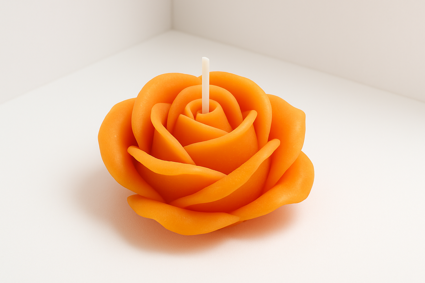 Orange Rosen-Kerze
