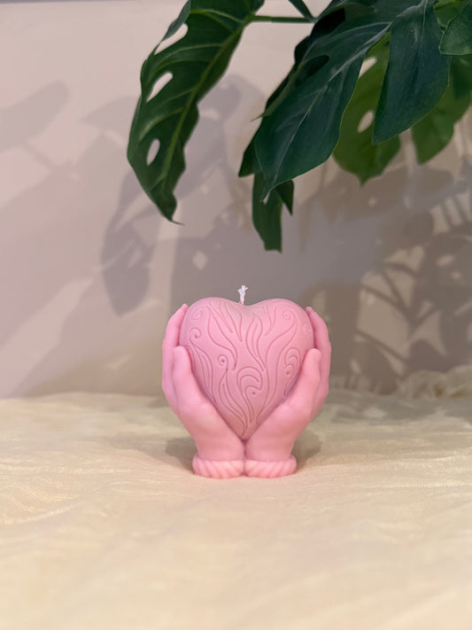 Handgemachte Kerzen „Protected Love Collection" – Symbolische Sojawachs-Kerzen mit schützenden Händen