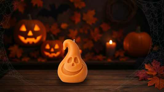 Handgemachte Kürbis-Geist-Kerze „Pumpkin Boo" – Süße Halloween-Sojawachs-Kerze mit Kürbis-Geist-Design