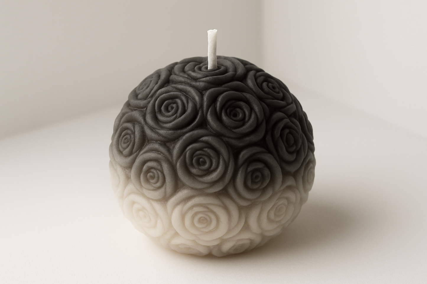 Handgemachte Rosen-Kerzen „Ombré Collection" – Kunstvolle Sojawachs-Kerzen mit 3D-Rosenrelief