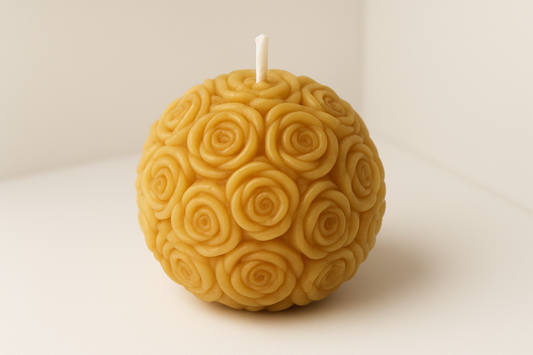 Handgemachte Rosen-Kerzen „Monochrom Collection" – Kunstvolle Sojawachs-Kerzen mit 3D-Rosenrelief in Unifarben