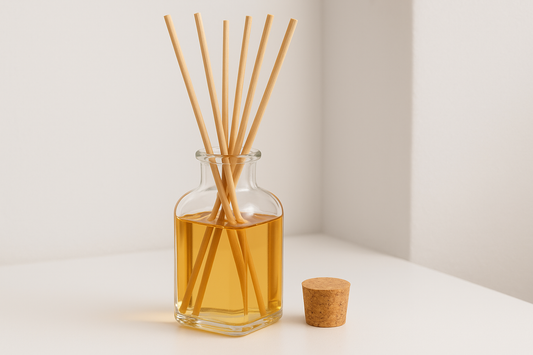 Duft-Diffuser mit Korken daneben